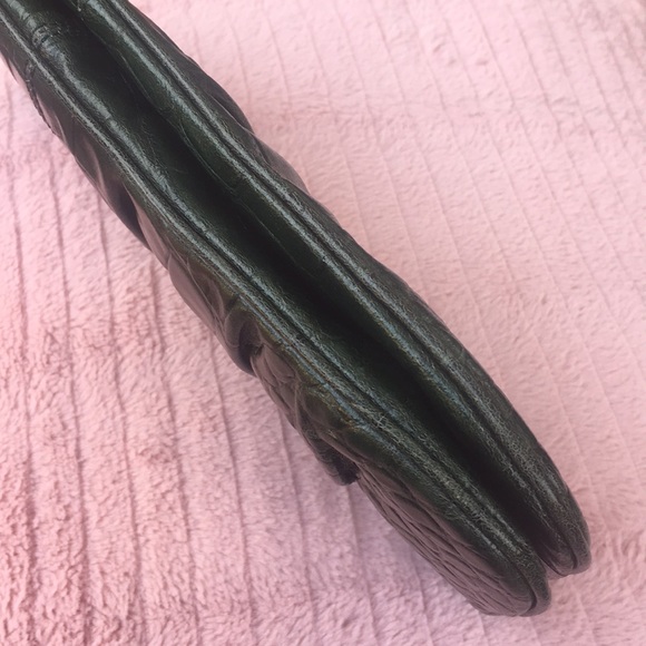 Host Pick! 💎 Green Clutch with Croc Texture, Handbag, Alligator - Picture 4 of 12